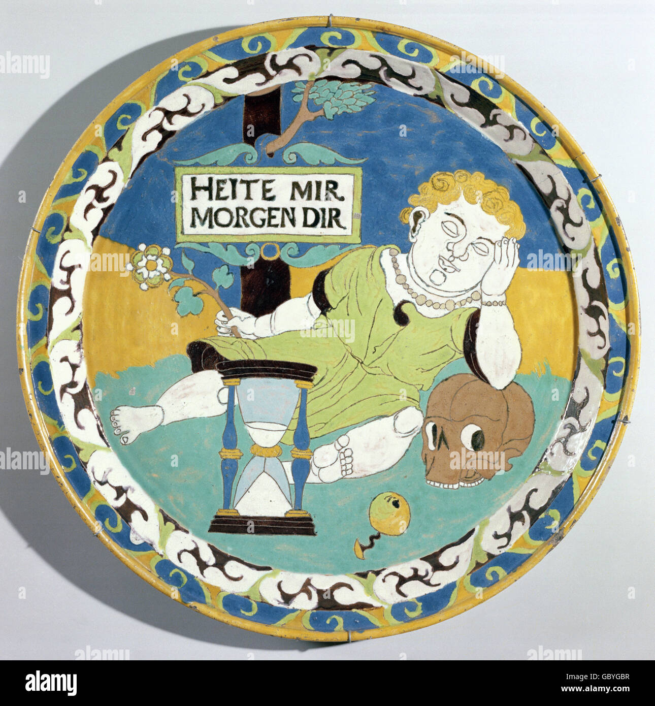 Belle arti, ceramiche, putto su un teschio, smaltate piastra fatta di argilla, Neisse, XVI secolo, il Museo delle Belle Arti e il commercio, Amburgo, Foto Stock