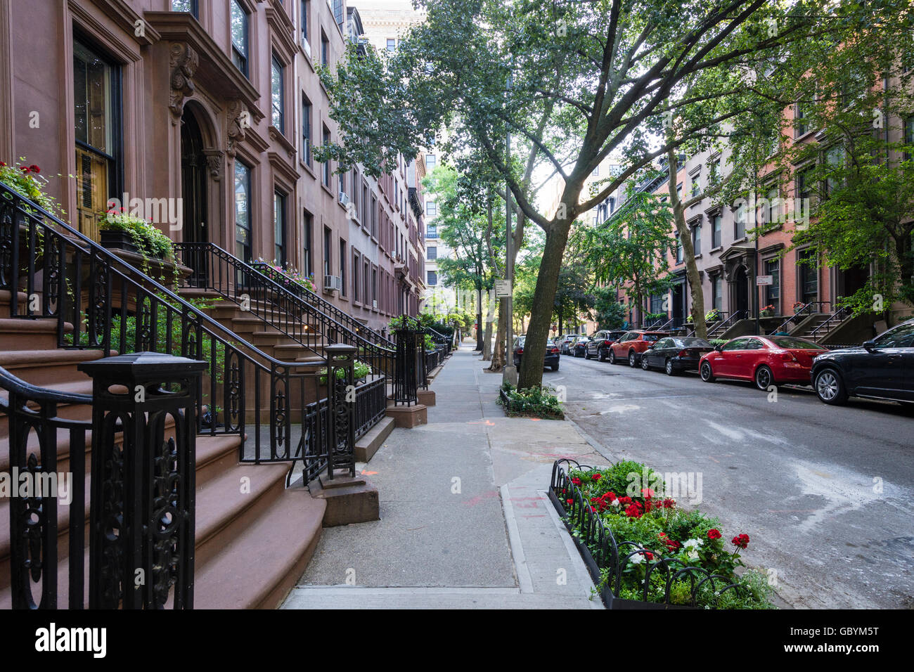 L'arenaria attraenti edifici residenziali su Remsen Street in Brooklyn Heights quartiere di New York Foto Stock