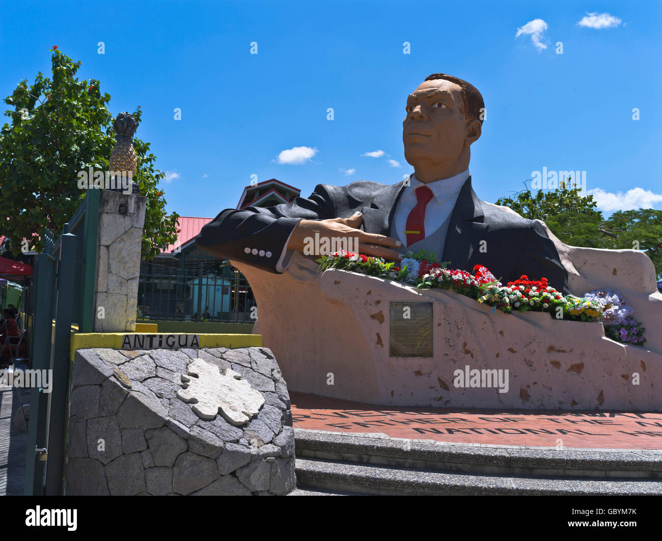 Dh St Johns ANTIGUA CARAIBI Statua di Sir Vere Cornwall Bird primo Primo Ministro di Antigua Barbuda Foto Stock