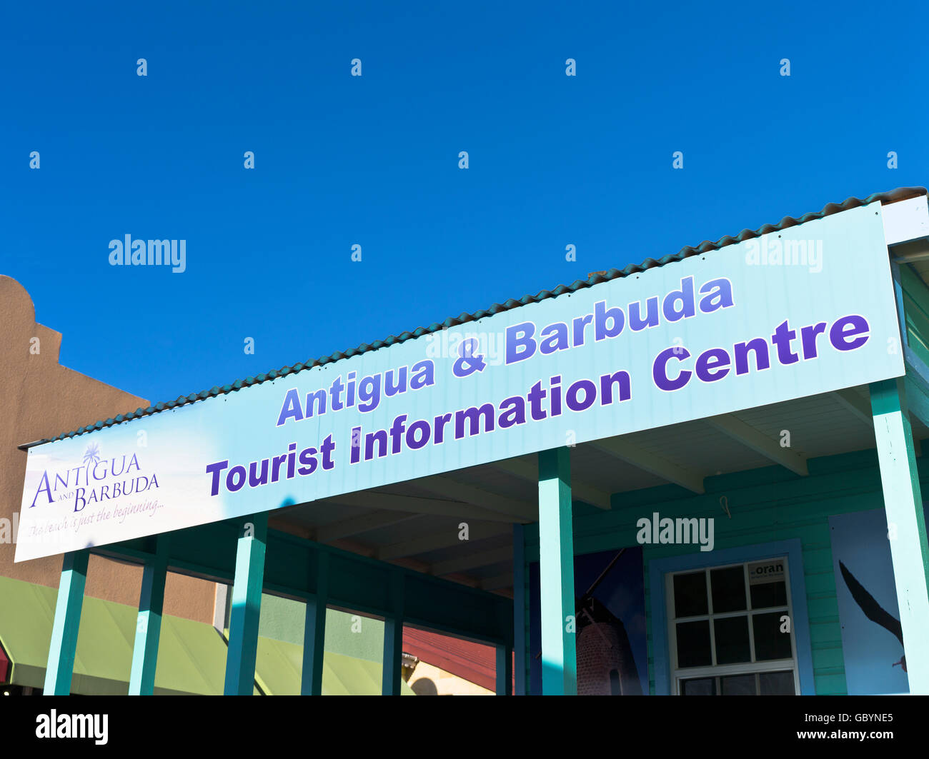 Dh St Johns ANTIGUA CARAIBI Heritage Quay Antigua Barbuda Centro Informazioni Turistiche Foto Stock
