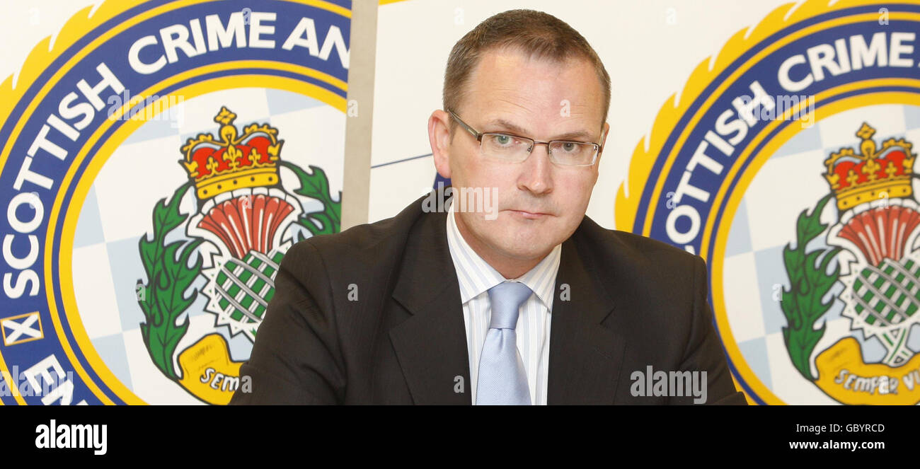 Gordon Meldrum, direttore generale della Scottish Crime and Drug Enforcement Agency (SCEA), durante una conferenza stampa per pubblicare il rapporto annuale dello SCEA alla Osprey House di Paisley. Foto Stock