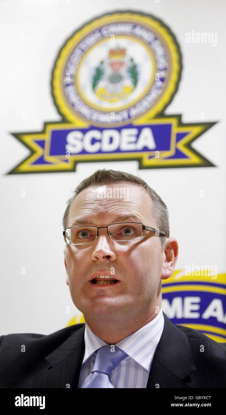 Gordon Meldrum, direttore generale della Scottish Crime and Drug Enforcement Agency (SCEA), durante una conferenza stampa per pubblicare il rapporto annuale dello SCEA alla Osprey House di Paisley. Foto Stock