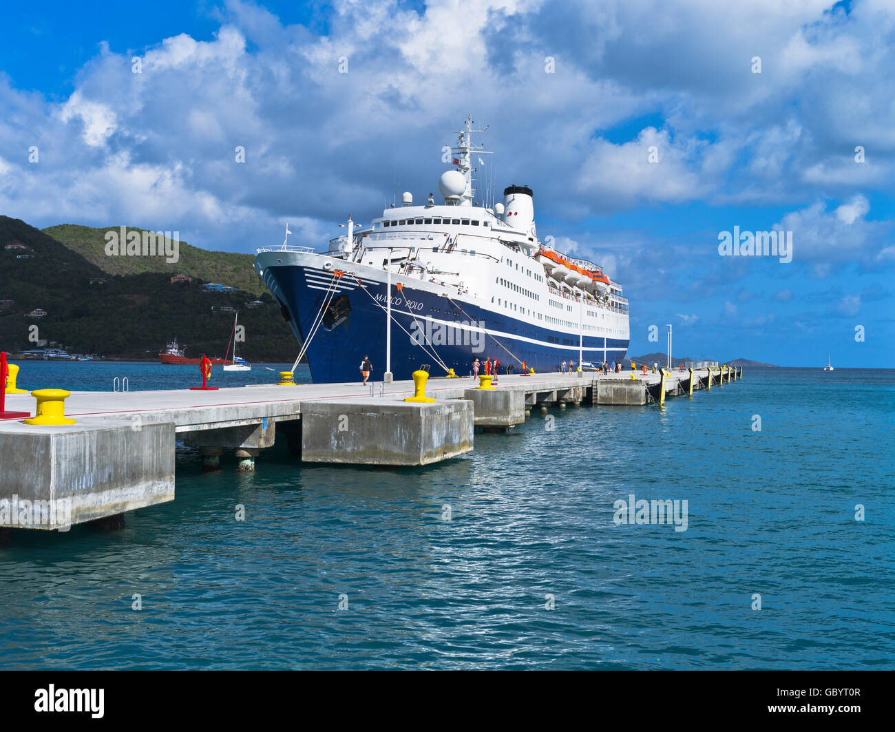 Dh Marco Polo la nave di crociera dei Caraibi Marco Polo crociera ormeggiato Road Town molo del porto porto isola ancorata Foto Stock