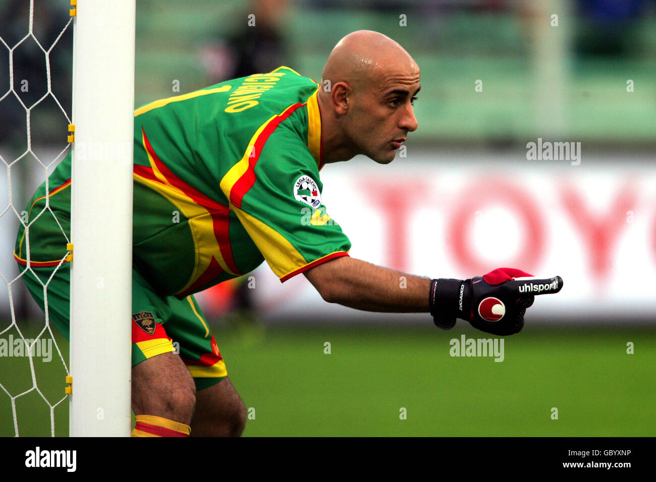 Calcio - Serie a - Fiorentina v Lecce. Vincenzo Sicignano, portiere di Lecce  Foto stock - Alamy