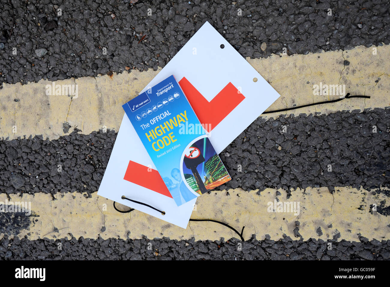Il code book ufficiale delle autostrade si trova sulle targhette L. Foto Stock