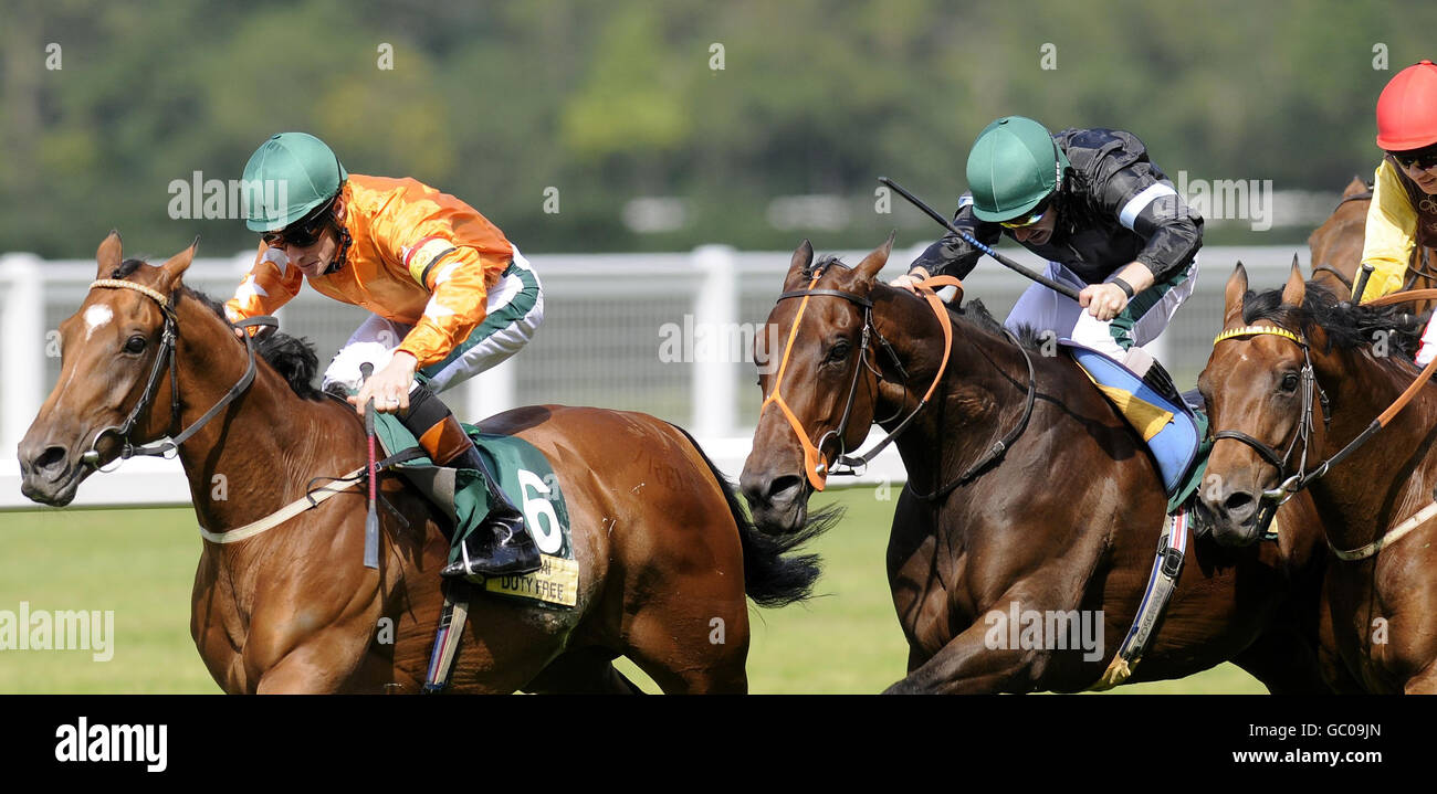 Premi il pulsante e Richard Hughes vince la Michael Page International Shergar Cup Challenge durante la Dubai Duty Free Shergar Cup Day presso l'ippodromo Ascot, Berkshire. Foto Stock