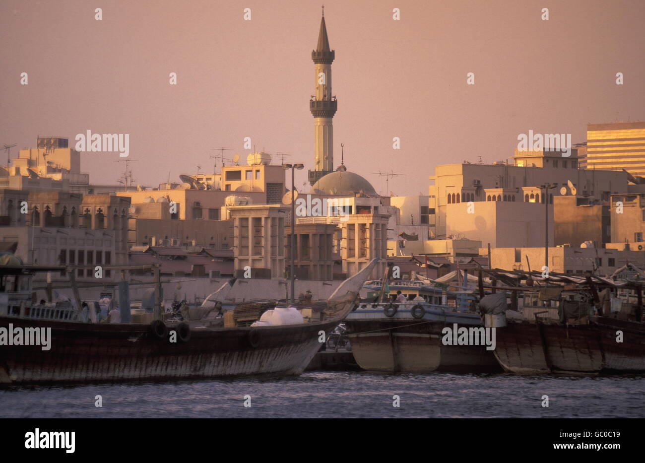 La città vecchia nella città di Dubai negli Emirati Arabi del Golfo d'Arabia. Foto Stock