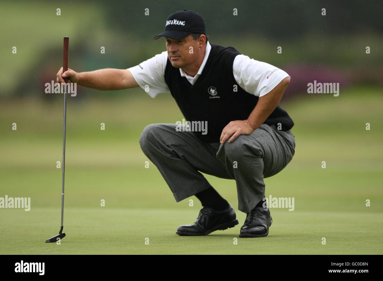 Loren Roberts degli Stati Uniti si è piazzato il 18° turno durante il quarto della Mastercard Senior Open al Sunningdale Golf Club, Berkshire. Foto Stock