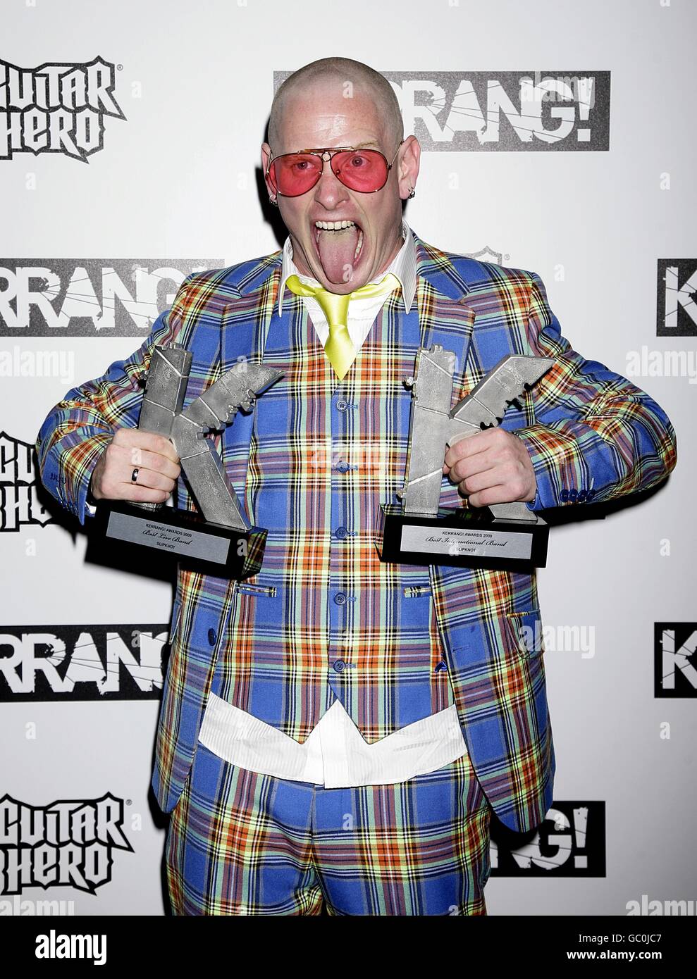 Corey Taylor di Slipknot con i loro due premi per la migliore banda dal vivo e la migliore banda internazionale al Kerrang! Premi, presso la Birreria, Londra. Foto Stock