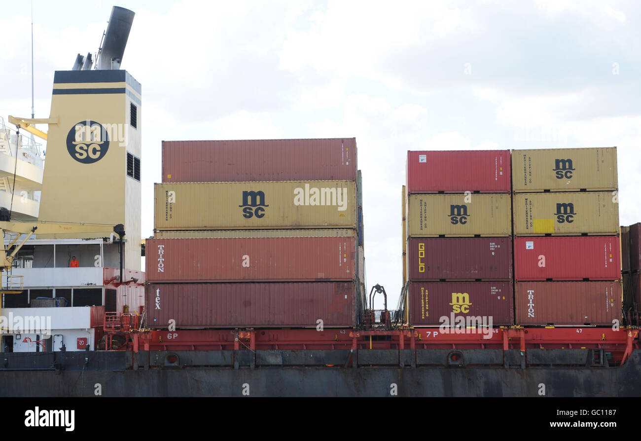 Il MSC Serena viene scaricato nel porto di Felixstowe a Suffolk, trasportando rifiuti tossici originariamente spediti in Brasile dal Regno Unito. Foto Stock