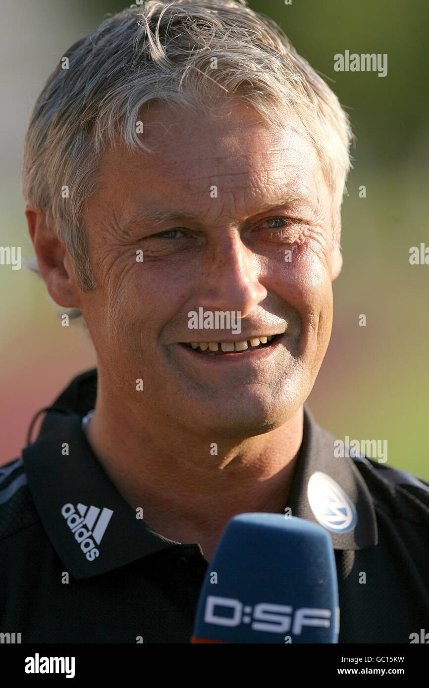 Calcio - Pre Season friendly - Real Mallorca / VfL Wolfsburg. VFL Wolfsburg manager Armin Veh Foto Stock