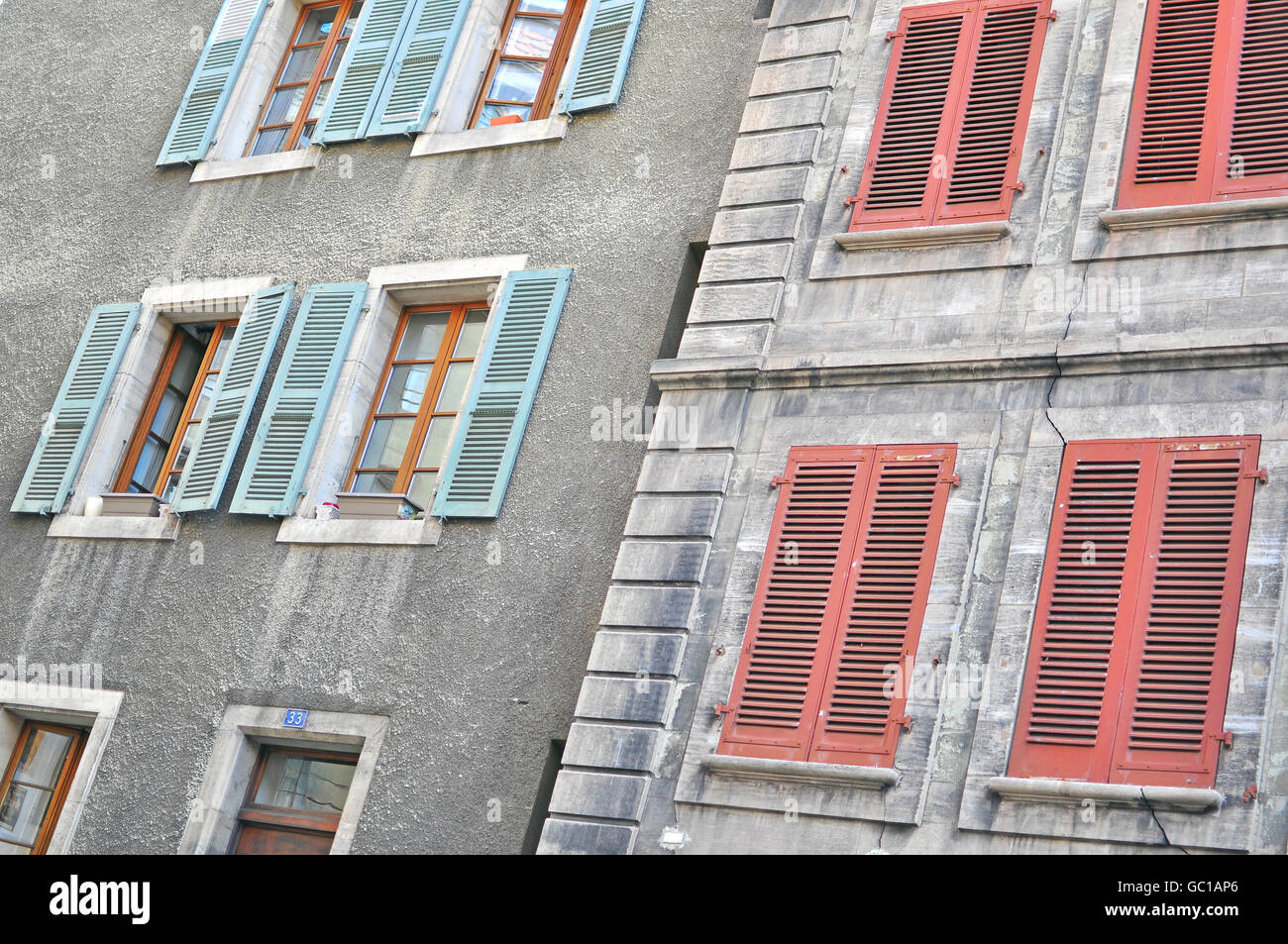 Le finestre e le persiane delle case di Ginevra Foto Stock