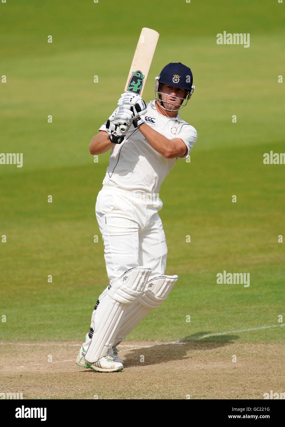 Il Sean Ervine dell'Hampshire colpisce contro il Nottinghamshire Foto Stock