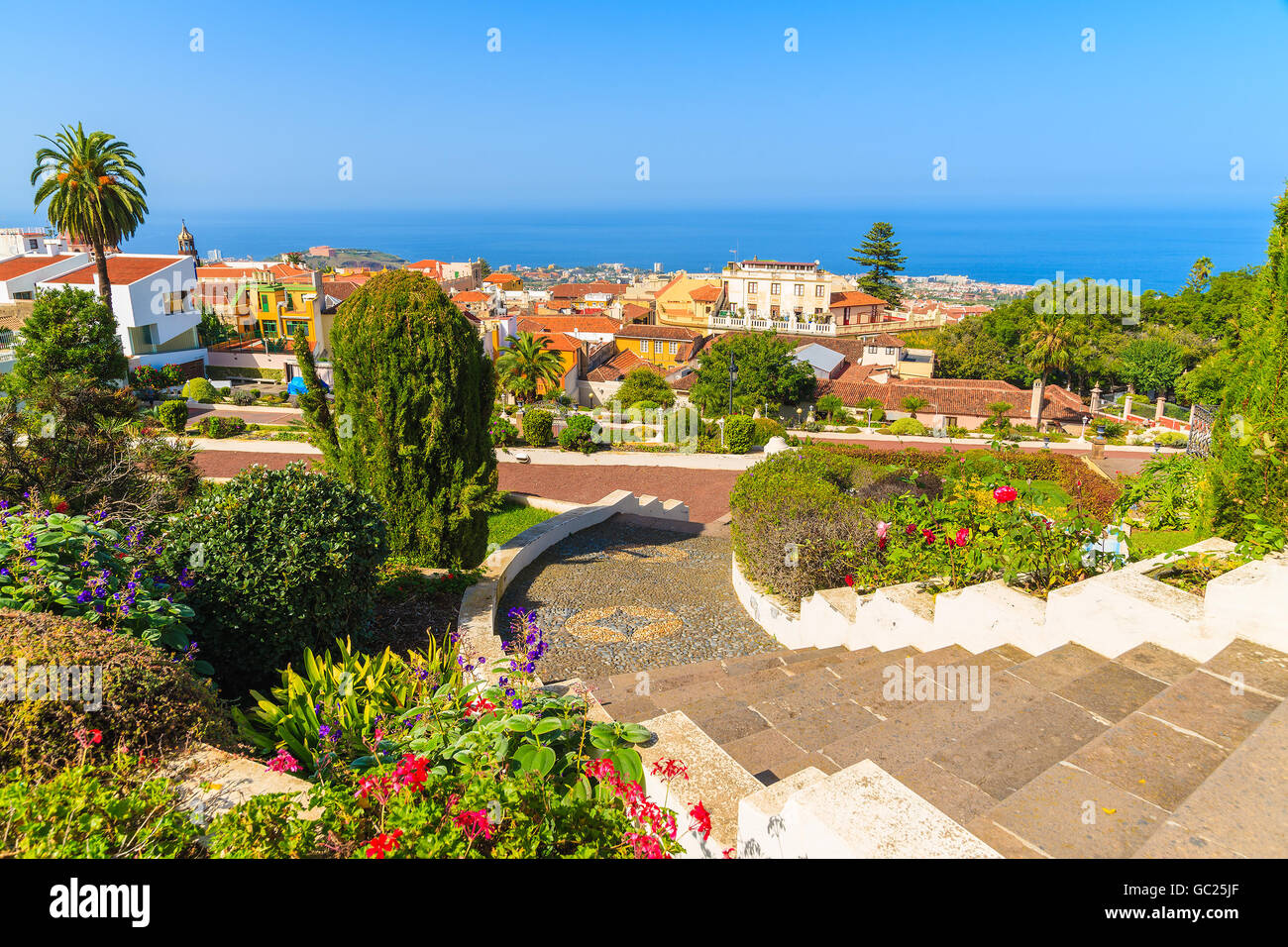 Una vista dei giardini tropicali in La Orotava town, Tenerife, Isole Canarie, Spagna Foto Stock