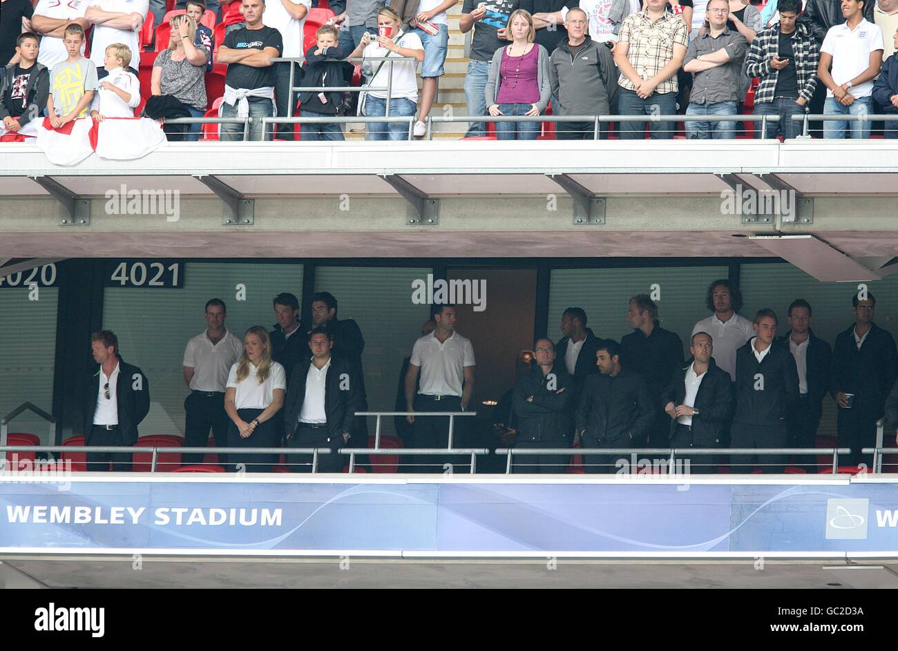 Calcio - Internazionale amichevole - Inghilterra / Slovenia - Stadio di Wembley. L'Inghilterra un giorno Cricket squadra partecipare al gioco Foto Stock