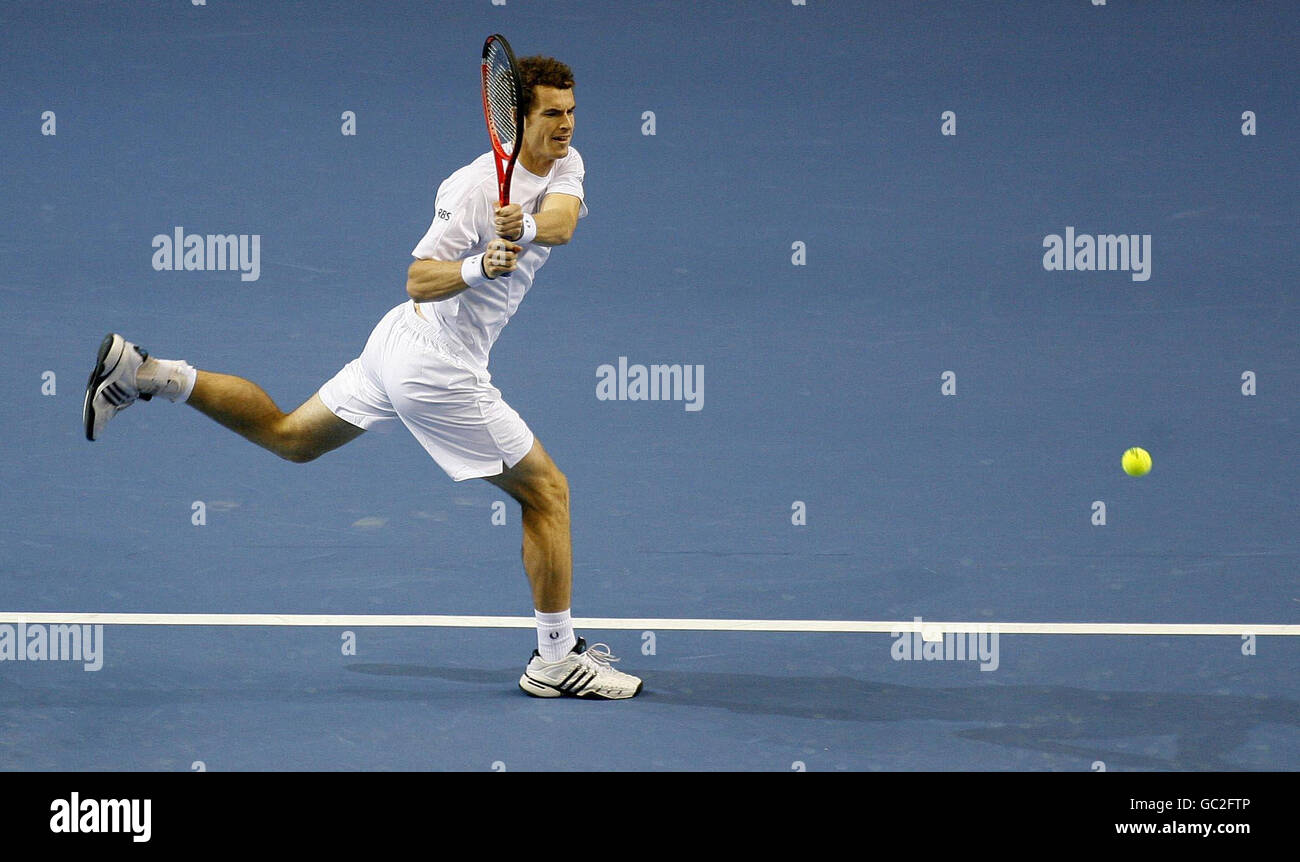 Andy Murray della Gran Bretagna nel suo doppio match durante la Coppa Davis Euro/Africa Gruppo i Relegation Tie all'Echo Arena, Liverpool. Foto Stock