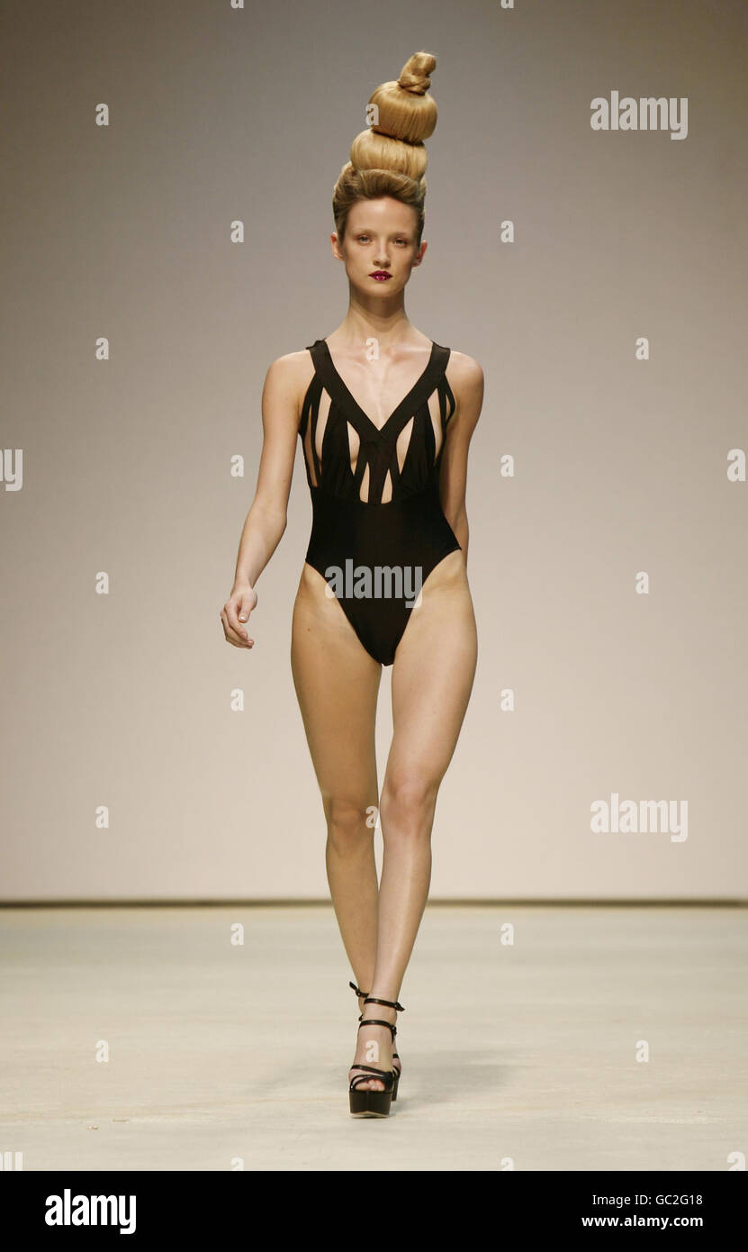 La London Fashion Week - Danielle Scutt passerella Foto Stock
