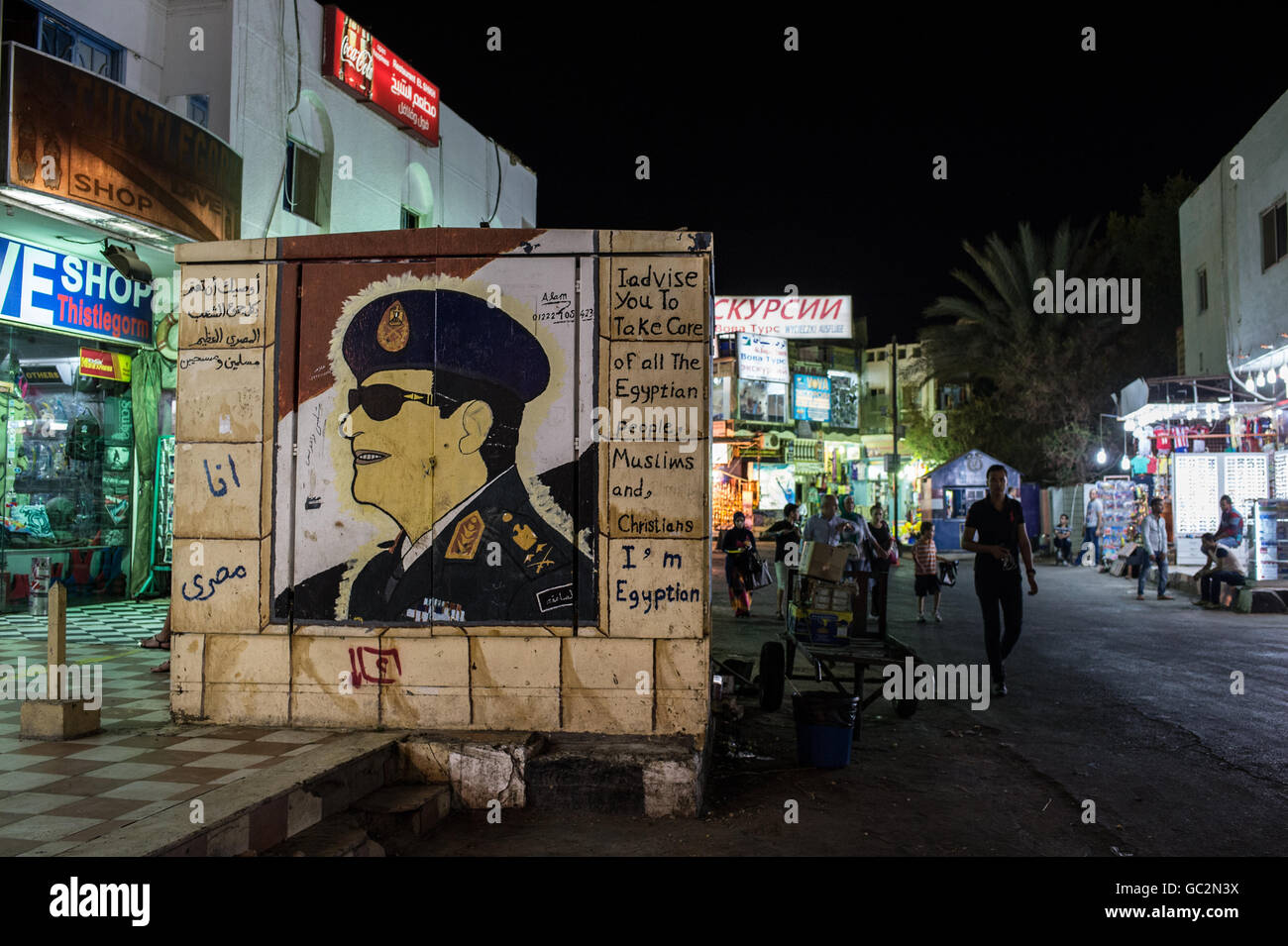 El-Sisi egiziano dittatore militare ritratto sulla parete della vecchia Sharm el Sheikh, Egitto Foto Stock