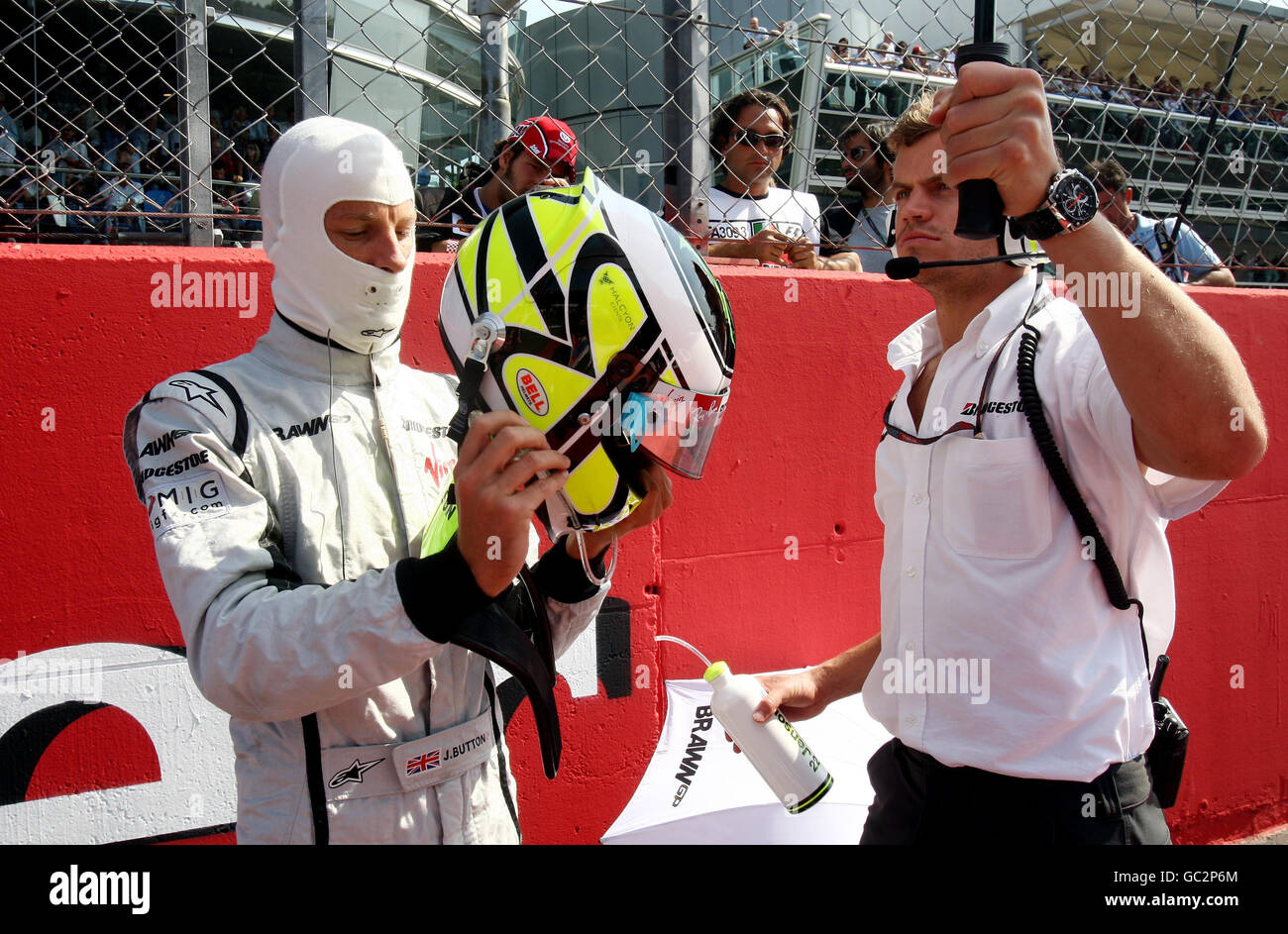 Il pilota della Brawn GP Jenson Button si prepara al Gran Premio d’Italia sul circuito di Monza. Foto Stock