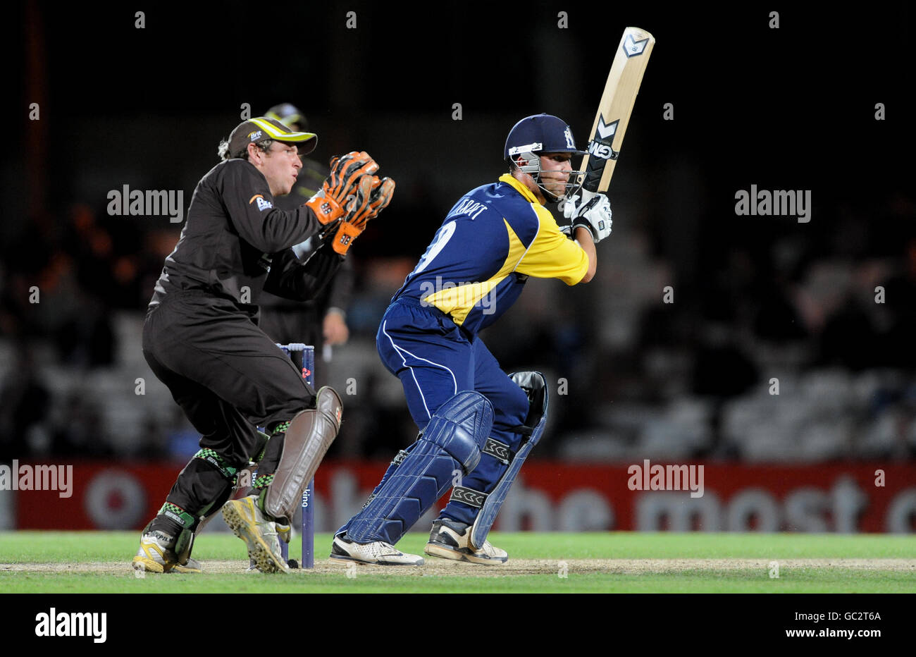 Jonathan Trott del Warwickshire ha segnato un imbattuto 79 per andare con 3 wickets contro Surrey. Foto Stock