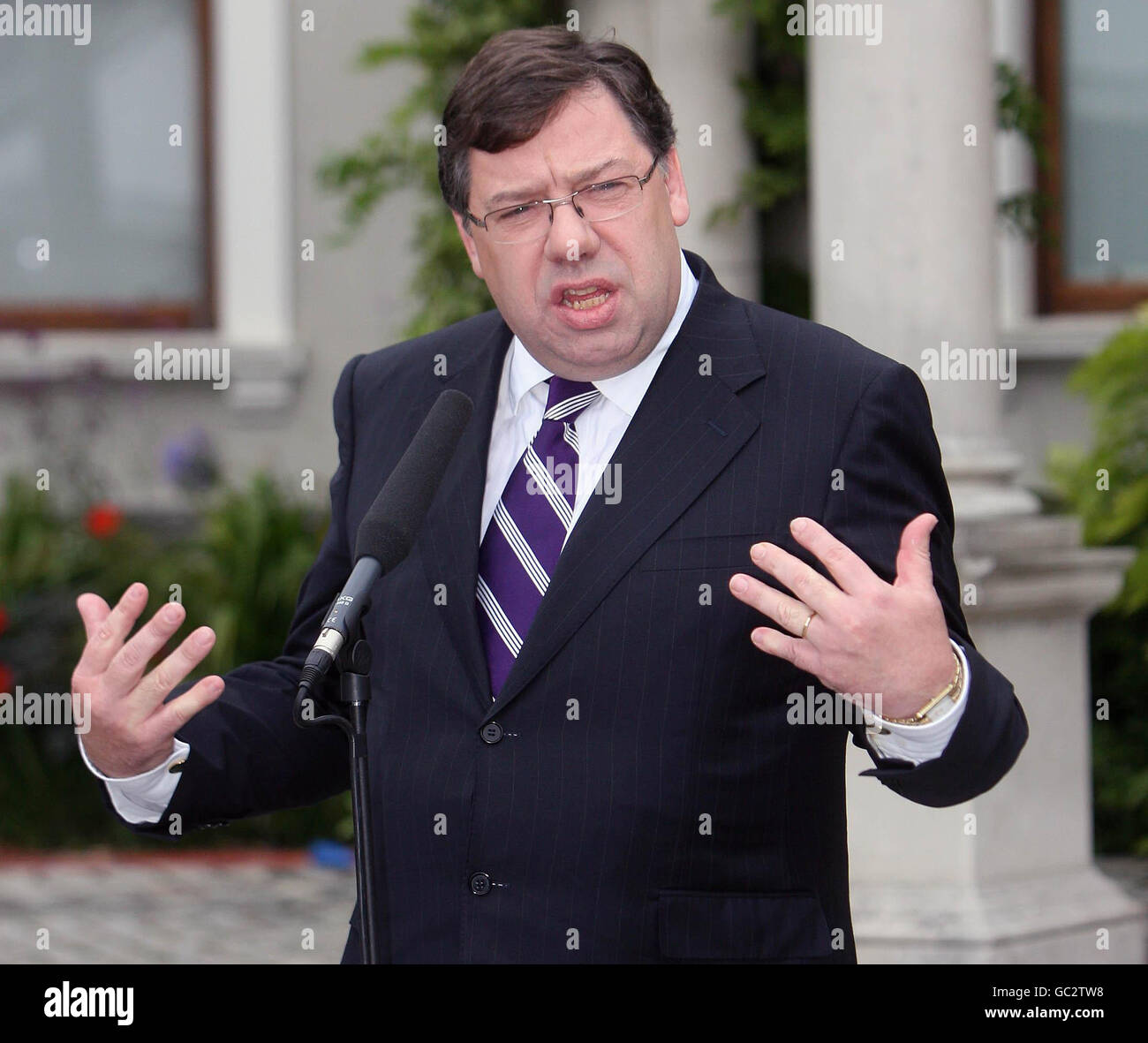 Taoiseach Brian Cowen parla all'inizio del Global Irish Economic Forum, per generare idee per far uscire l'Irlanda dalla recessione alla Farmleigh House di Dublino. Foto Stock