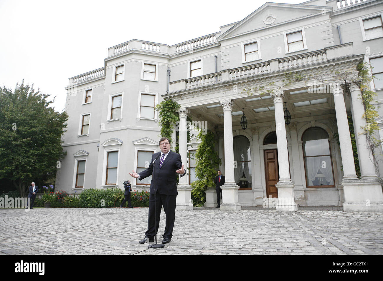 Taoiseach Brian Cowen parla all'inizio del Global Irish Economic Forum, per generare idee per far uscire l'Irlanda dalla recessione alla Farmleigh House di Dublino. Foto Stock