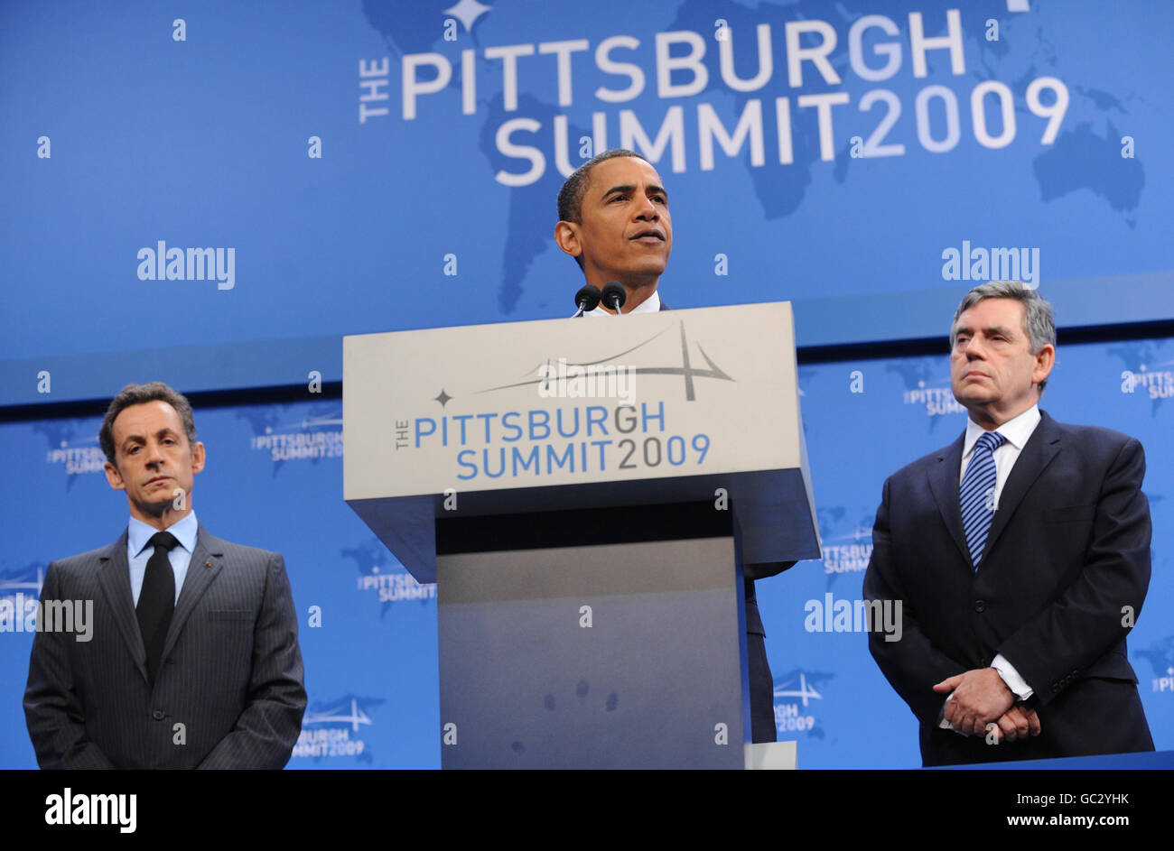 Il primo ministro britannico Gordon Brown, il presidente degli Stati Uniti Barack Obama e il presidente francese Nicholas Sarkozy hanno fatto una dichiarazione al vertice del G20 a Pittsburgh, sulla nuova intelligence sulle capacità nucleari dell'Iran. Foto Stock