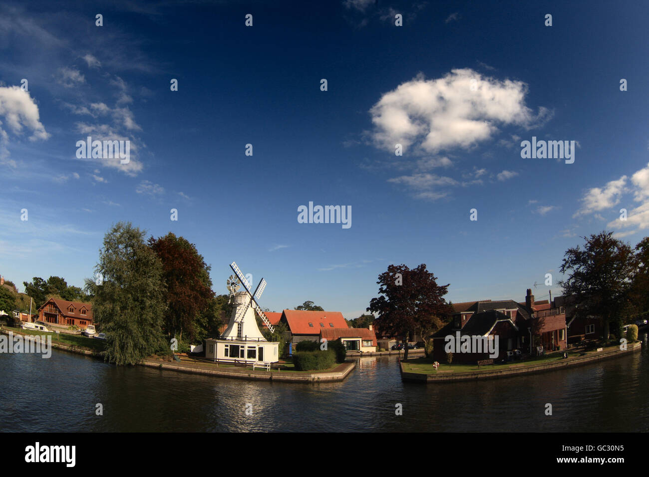 Vista sul Norfolk. Una vista dal Norfolk Broads Foto Stock