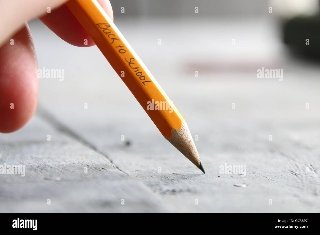 Primo piano la scrittura a mano - Torna a scuola, matita Foto Stock