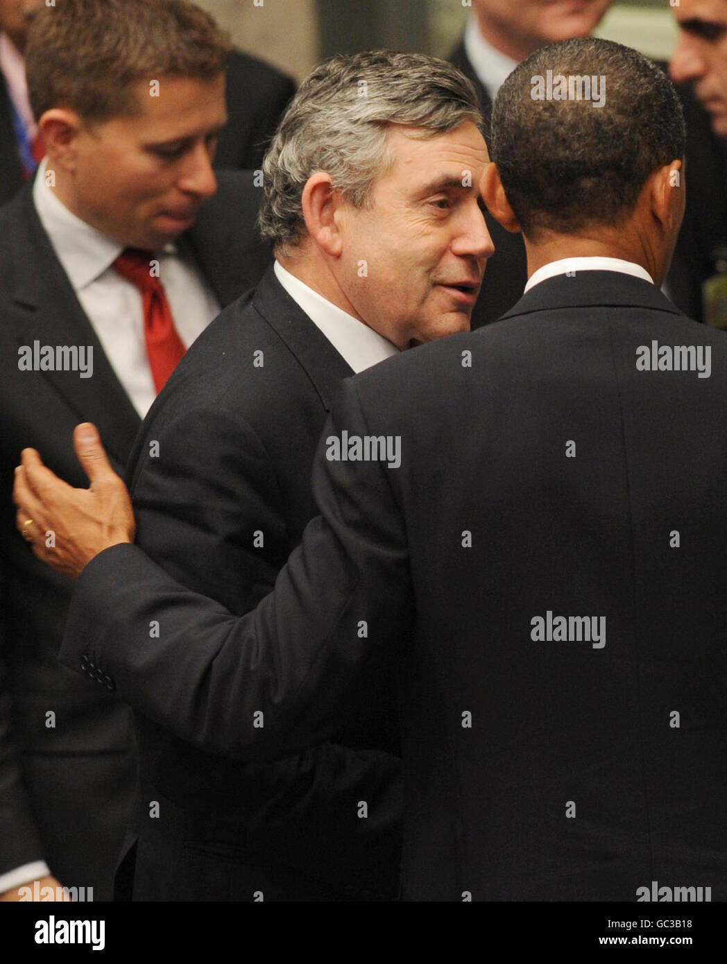 Il presidente DEGLI STATI UNITI Barack Obama e il primo ministro britannico Gordon Brown lasciano il Consiglio di sicurezza dell'ONU a New York. Foto Stock