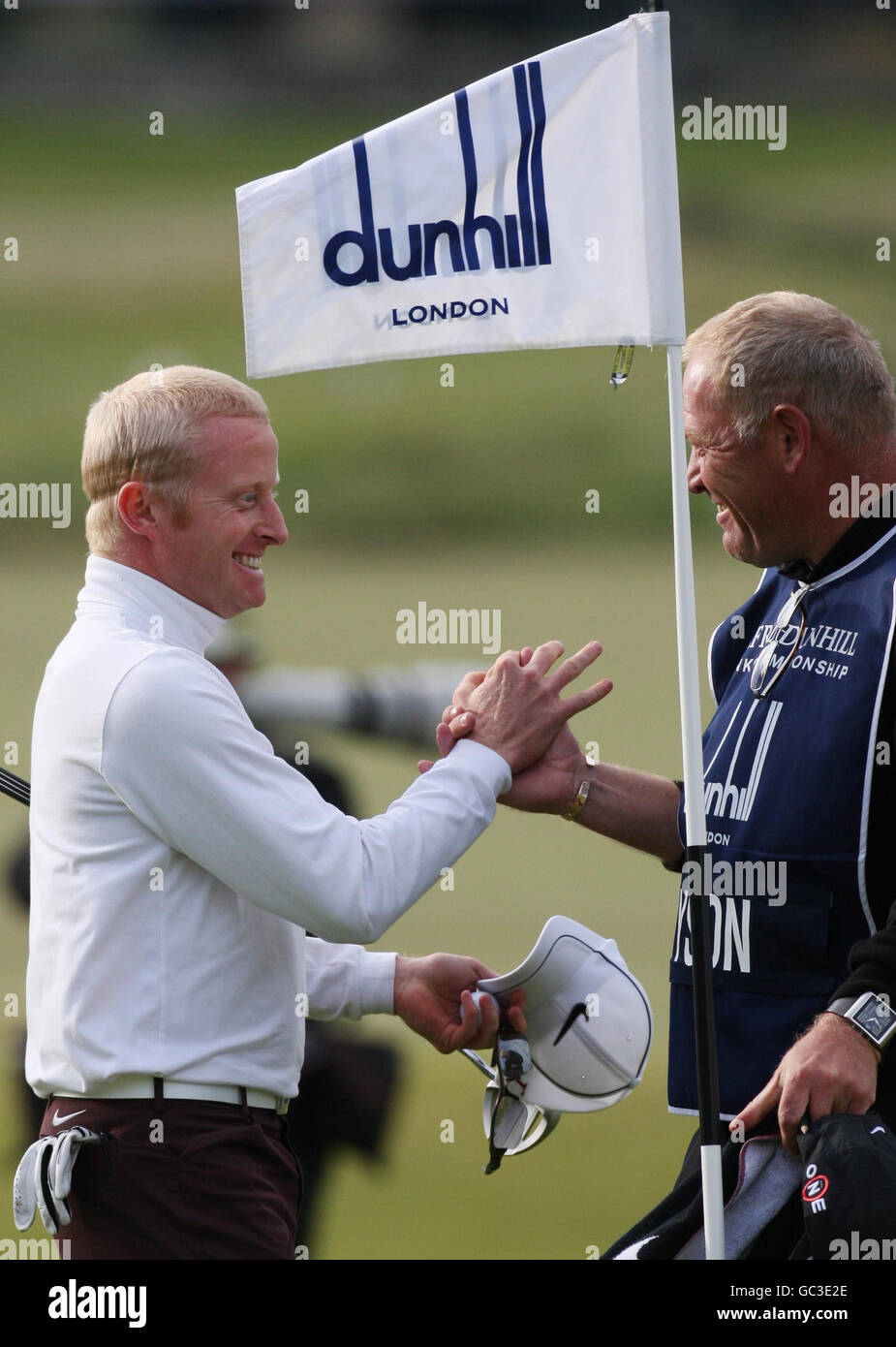 Simon Dyson celebra la vittoria del campionato Alfred Dunhill Links a St Andrews, Fife. Foto Stock