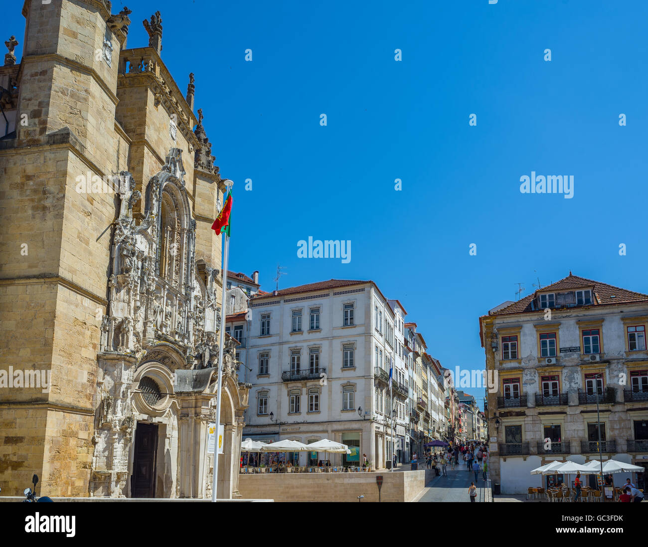Facciata di Santa Cruz monastero in Praça 8 de Maio square. Coimbra, Portogallo. Foto Stock