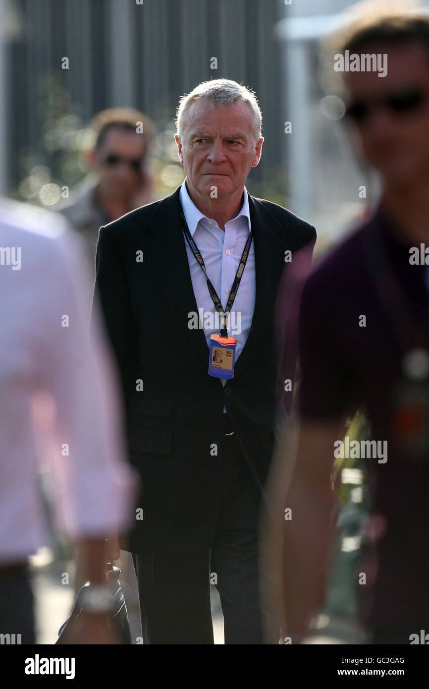 Il presidente della FIA Max Moseley arriva nel paddock per le prime prove sul circuito di Monza, Italia. Foto Stock