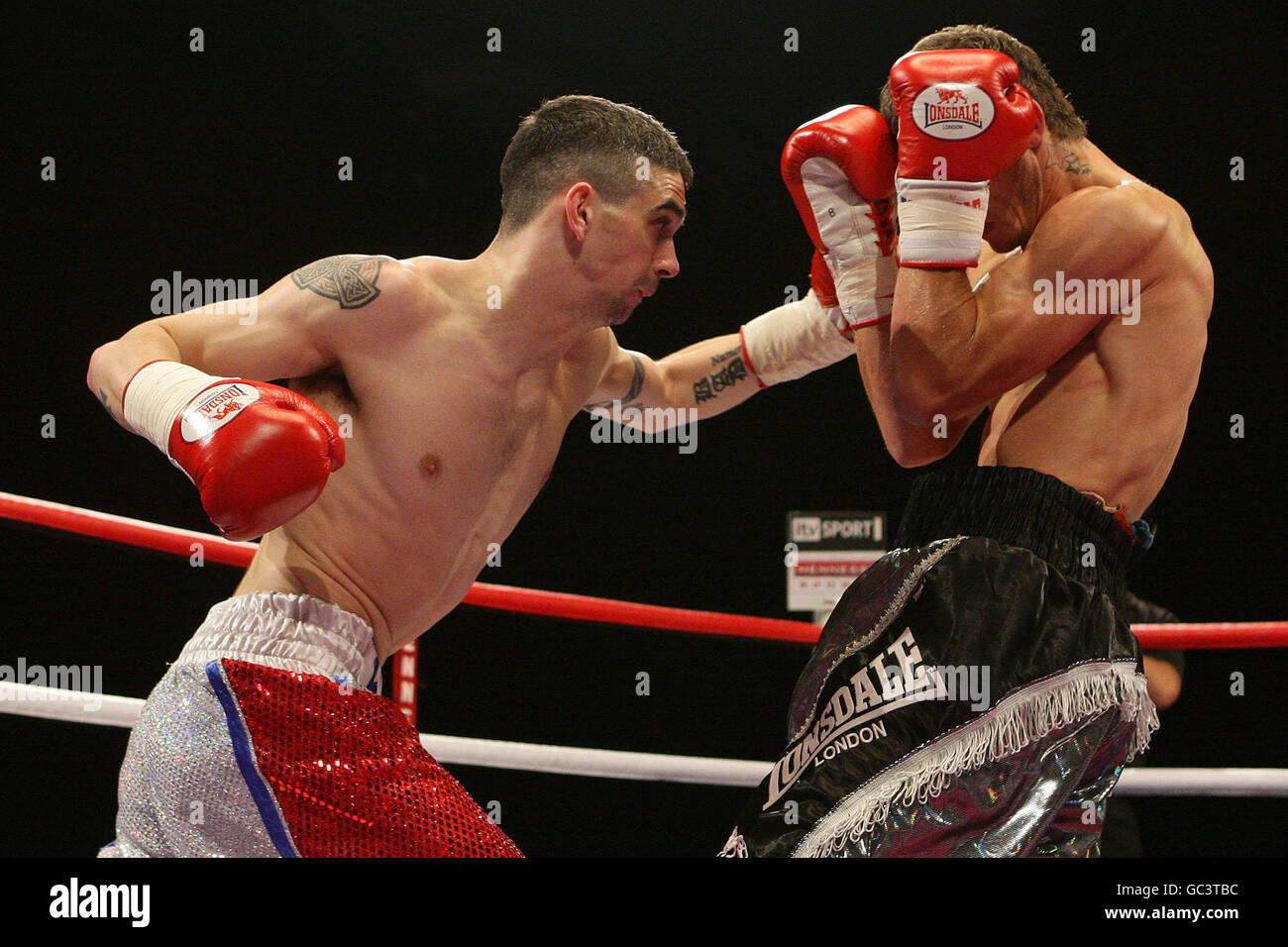 Boxing - British titolo di lotta - John Murray v Giovanni Thaxton - Altrincham il centro per il tempo libero Foto Stock