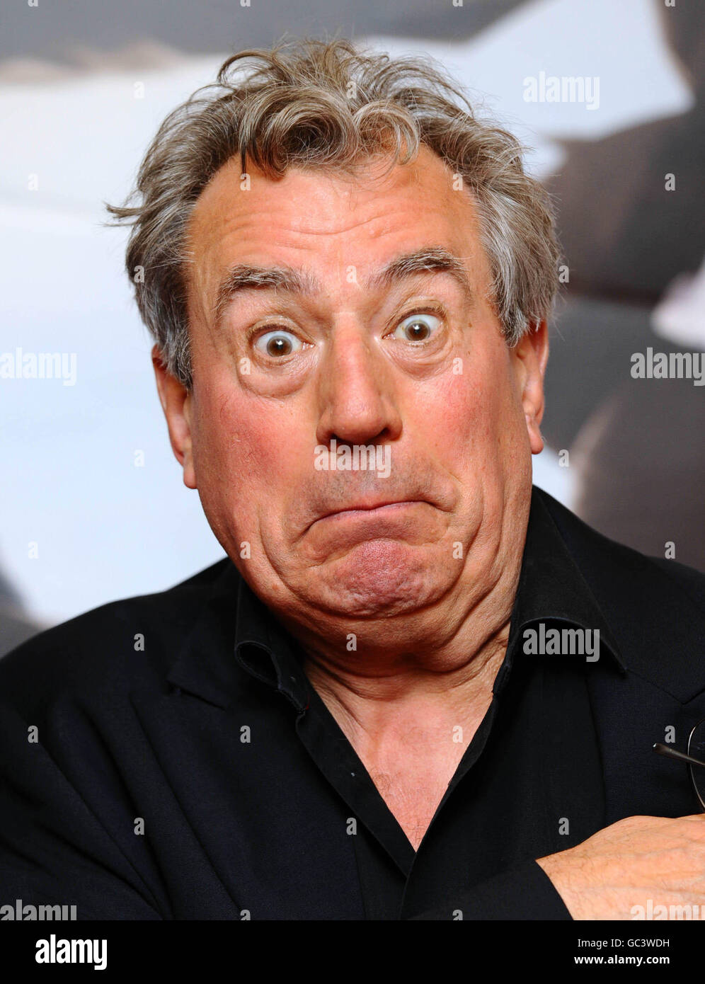 Terry Jones in una proiezione di gala del nuovo film di Ricky Gervais The invenzione of Lizing, al BAFTA di Londra. Foto Stock