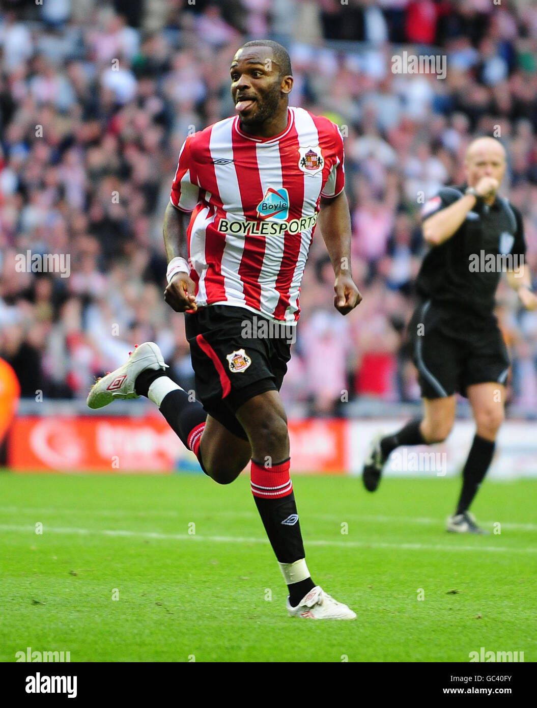 Calcio - Barclays Premier League - Sunderland / Wolverhampton Wanderers - Stadio della luce. Darren Bent di Sunderland festeggia il quinto gol dei suoi lati durante la partita della Barclays Premier League allo Stadium of Light di Sunderland. Foto Stock