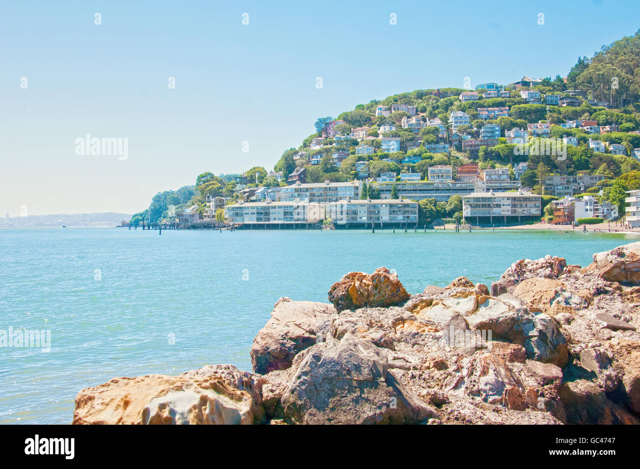 Sausalito dal mare parte del San Francisco Bay Area a Marin County in California. Foto Stock