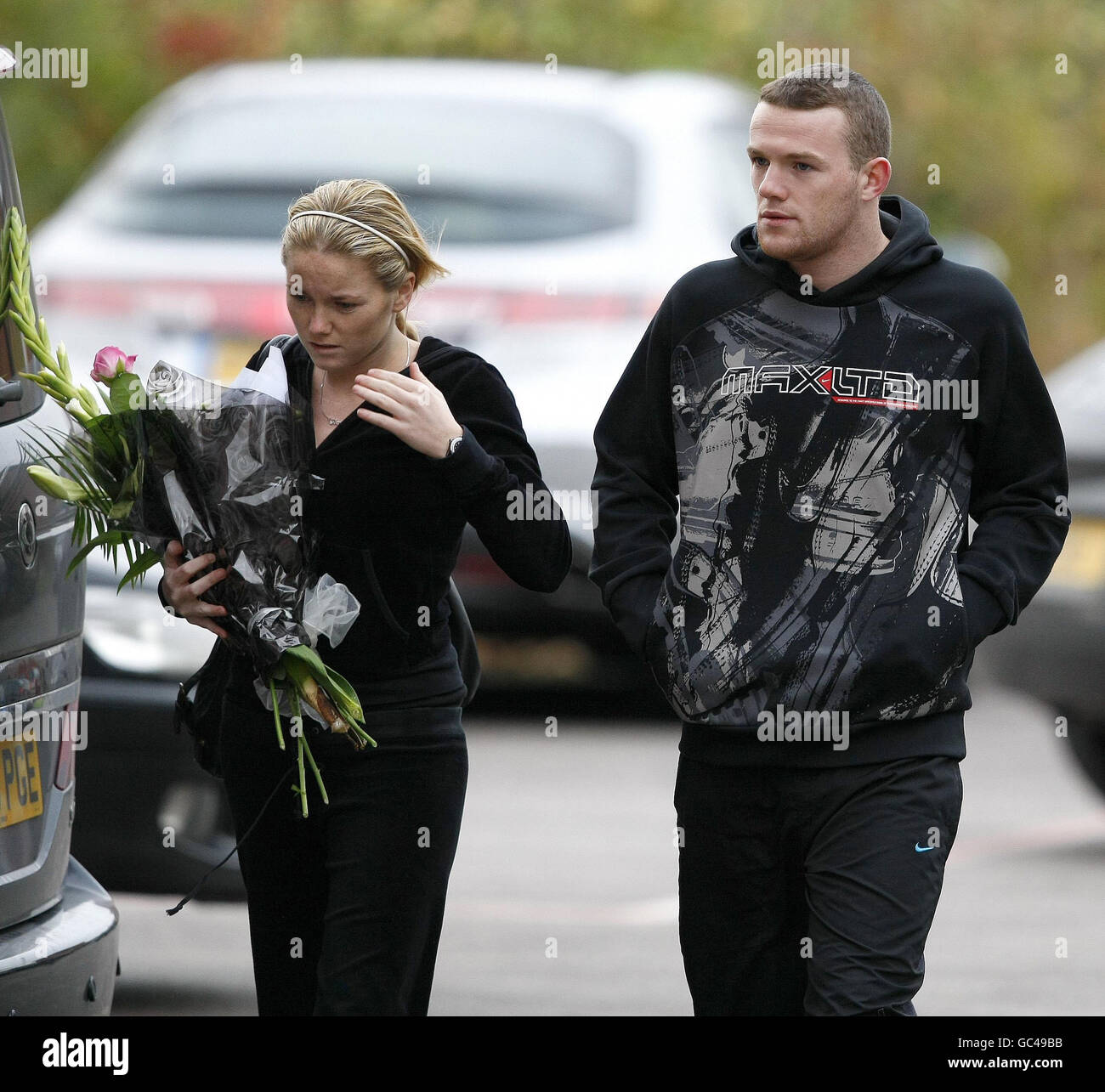 Il fratello di Wayne Rooney Graham e il cugino Claire arrivano al Liverpool Women's Hospital dove Coleen Rooney ha dato alla luce un bambino, che hanno chiamato Kai Wayne Rooney. Foto Stock