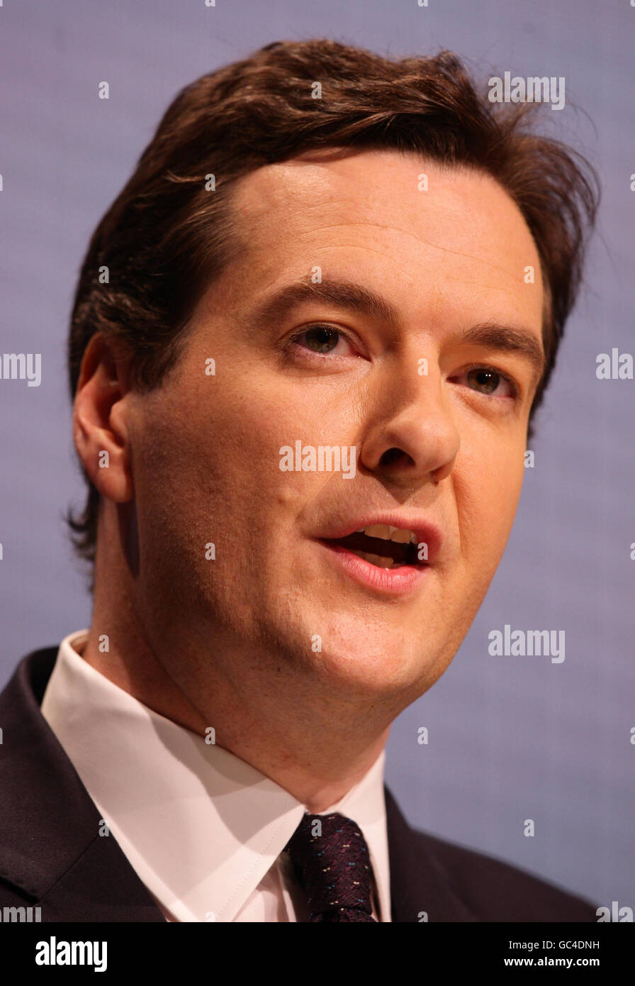 Il Cancelliere ombra George Osborne durante il suo discorso alla conferenza del Partito conservatore a Manchester. Foto Stock