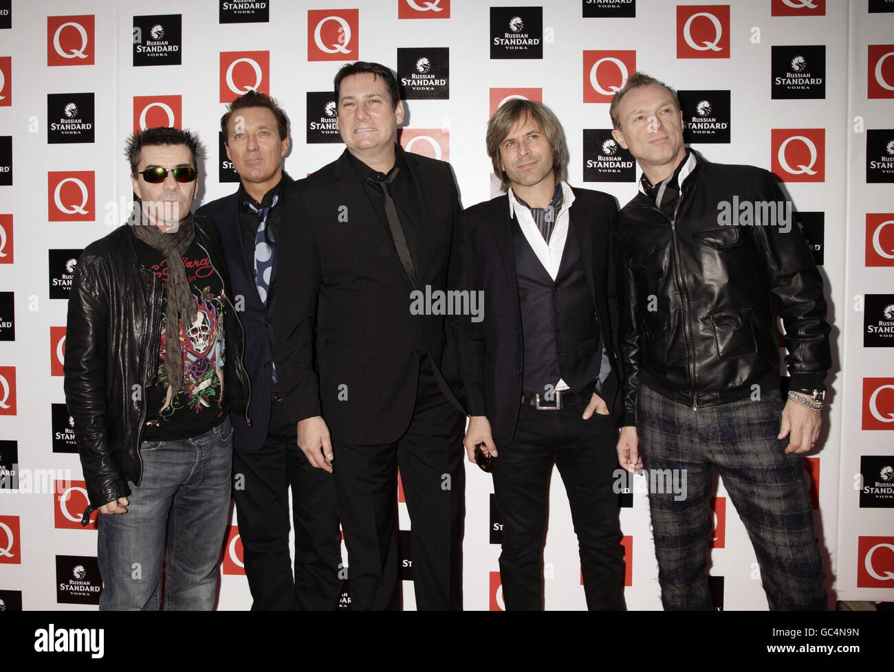 Spandau Ballet (da sinistra a destra) John Keeble, Martin Kemp, Tony Hadley, Steve Norman e Gary Kemp arrivano per il Q Awards, alla Grosvenor House nel centro di Londra. Foto Stock