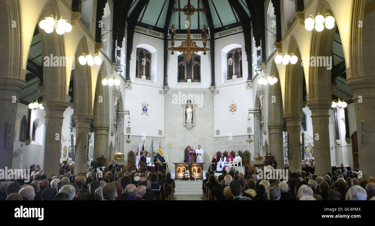 Il servizio della chiesa interreligiosa nella cattedrale di Motherwell, per i membri delle forze armate uccisi o feriti in Iraq e in Afghanistan; Foto Stock