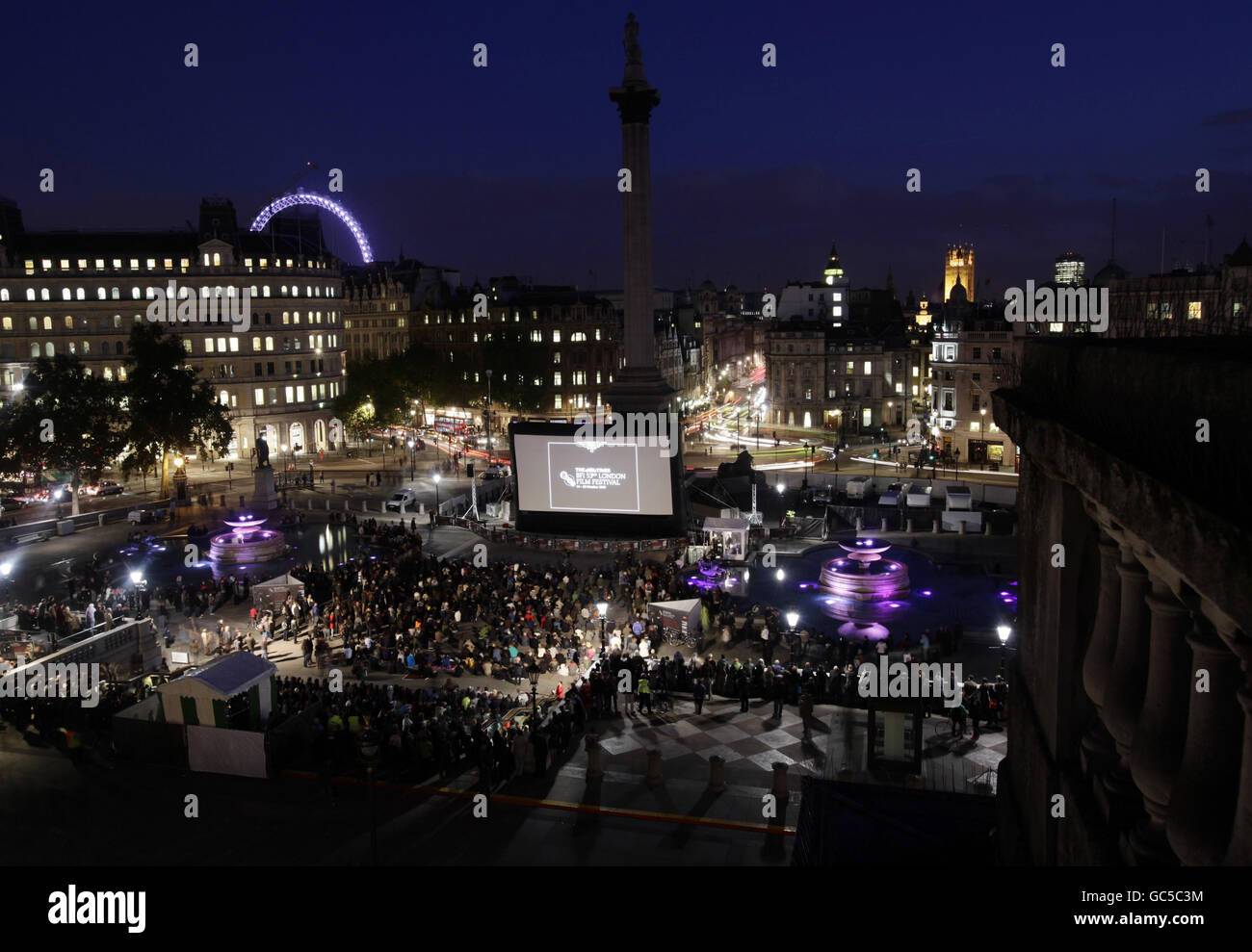 Cortometraggi su Londra mostrato in Trafalgar Square Foto Stock