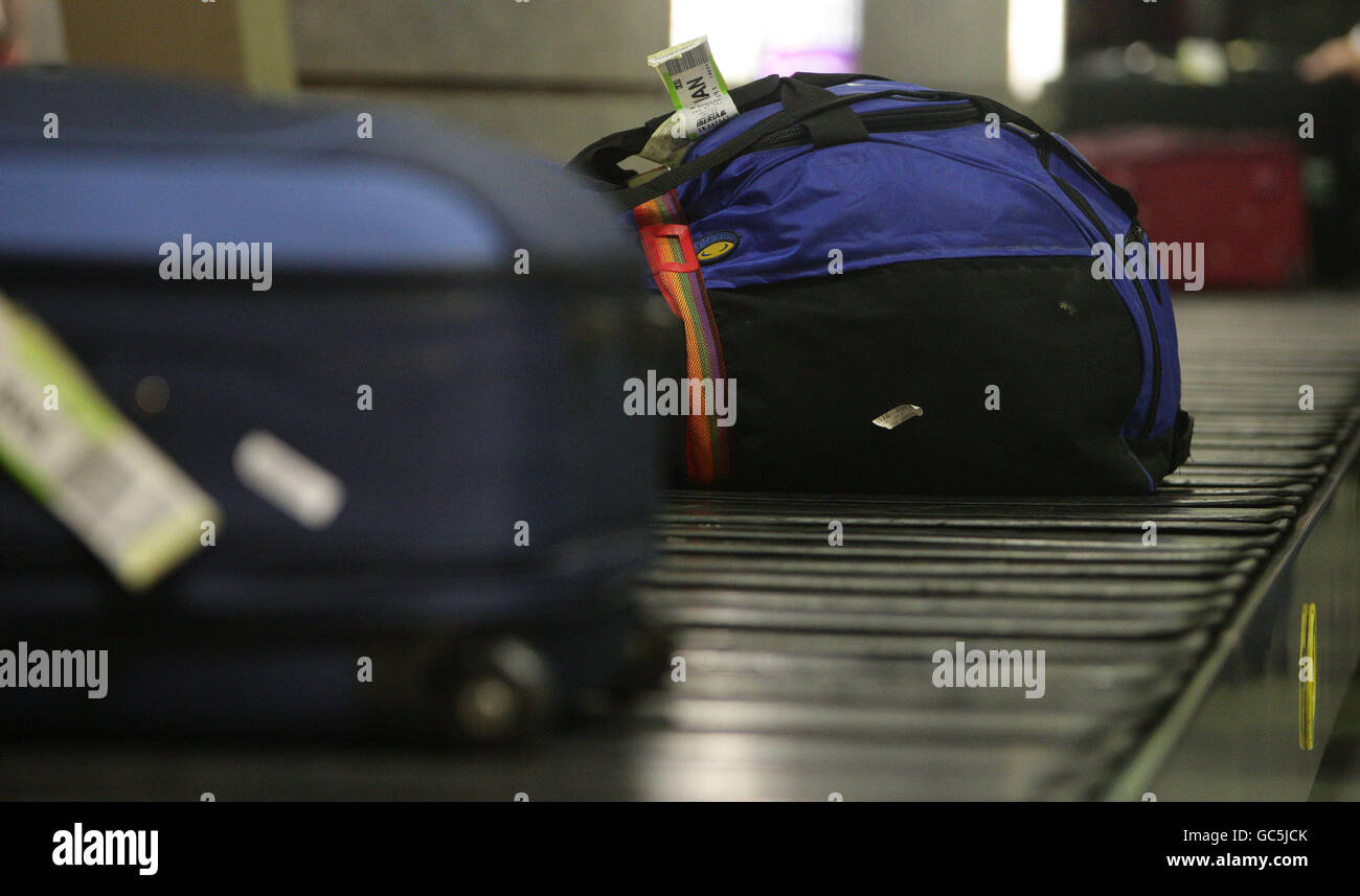 Aeroporto di Manchester stock. Bagagli su una cintura all'aeroporto di Manchester, arrivi al Terminal 2. Foto Stock
