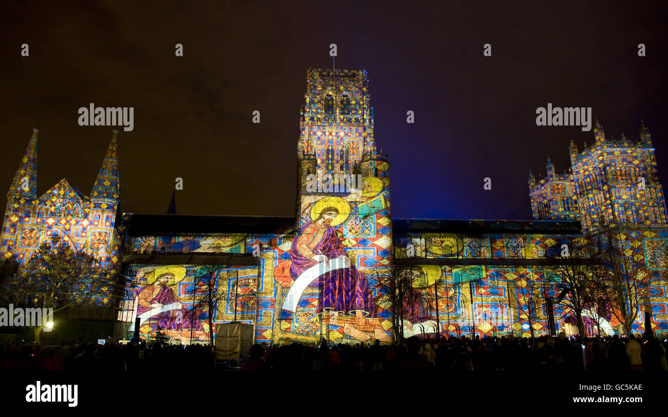 Festival Lumiere - Durham. La Cattedrale di Durham è visibile illuminata durante il Festival Lumiere. Foto Stock