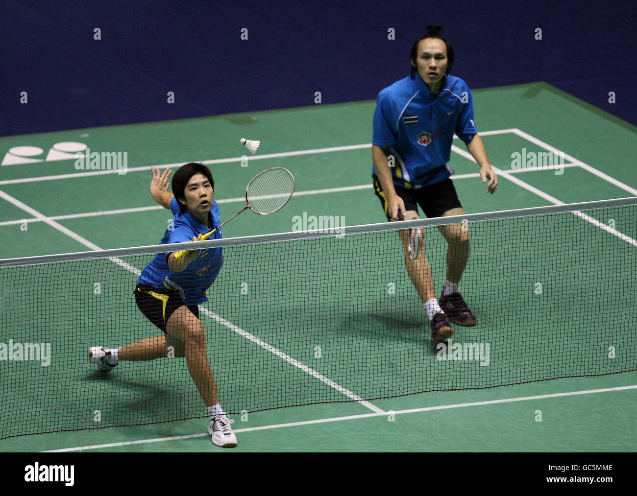 Thailandia Sudket Prapakamol (dietro a destra) e Saralee Thungthongkam in azione Foto Stock