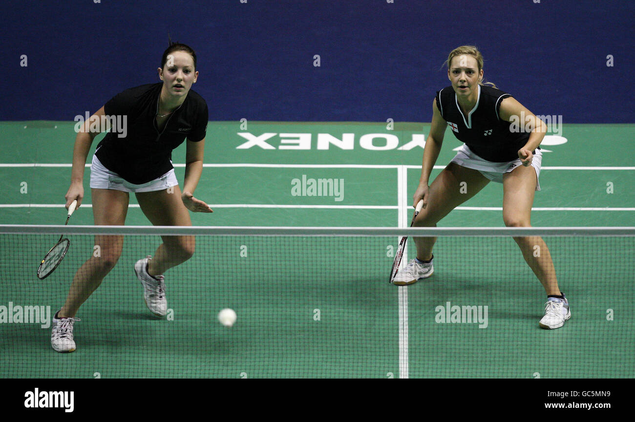 Jenny Wallwork in Inghilterra e Gabrielle White (a destra) in azione Foto Stock