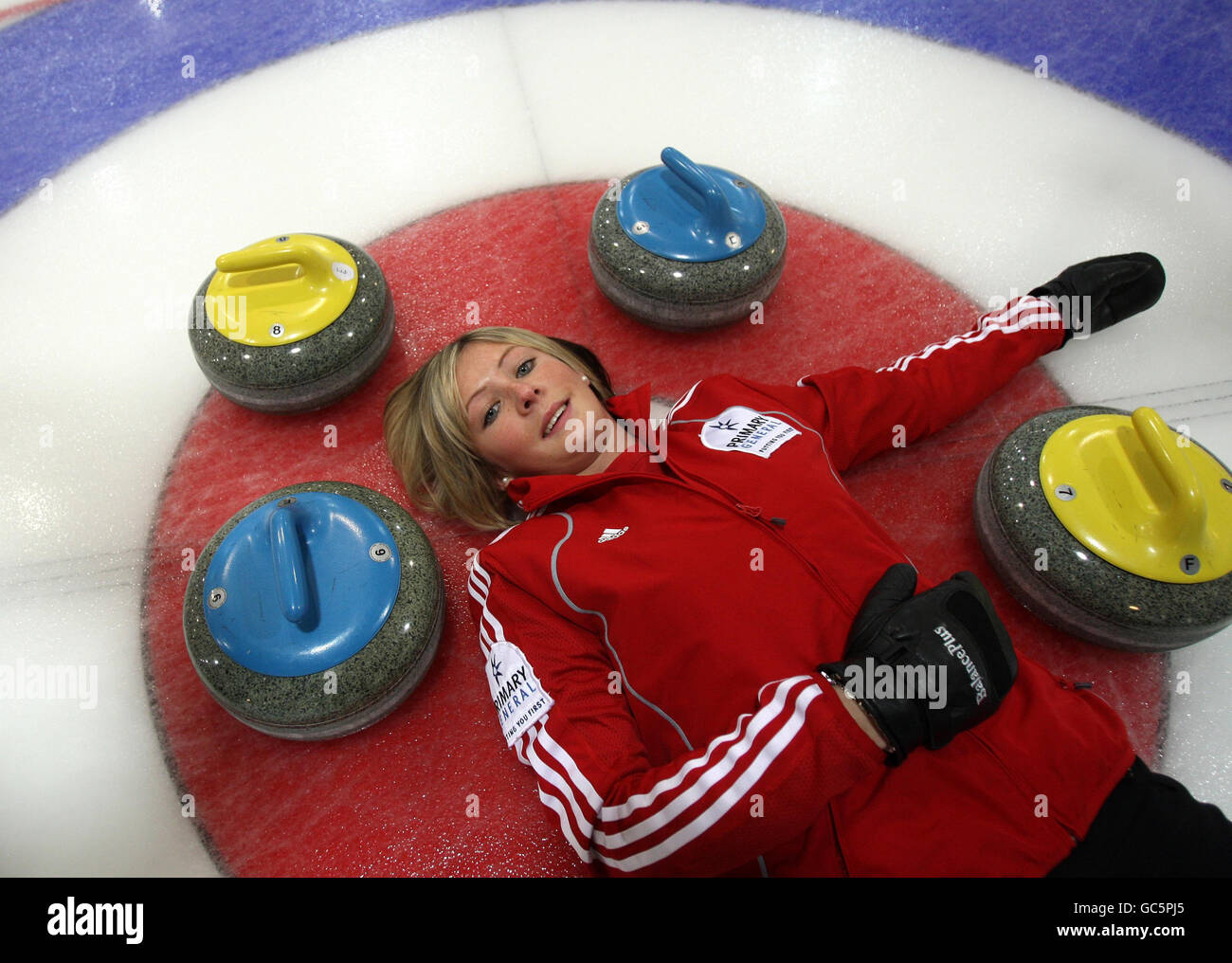 Salta Eve Muirhead dalla squadra di allenamento dei British Curling Winter Olympic durante una giornata di media al Peak Ice Center, Stirling Sports Village, Aberdeen. Foto Stock