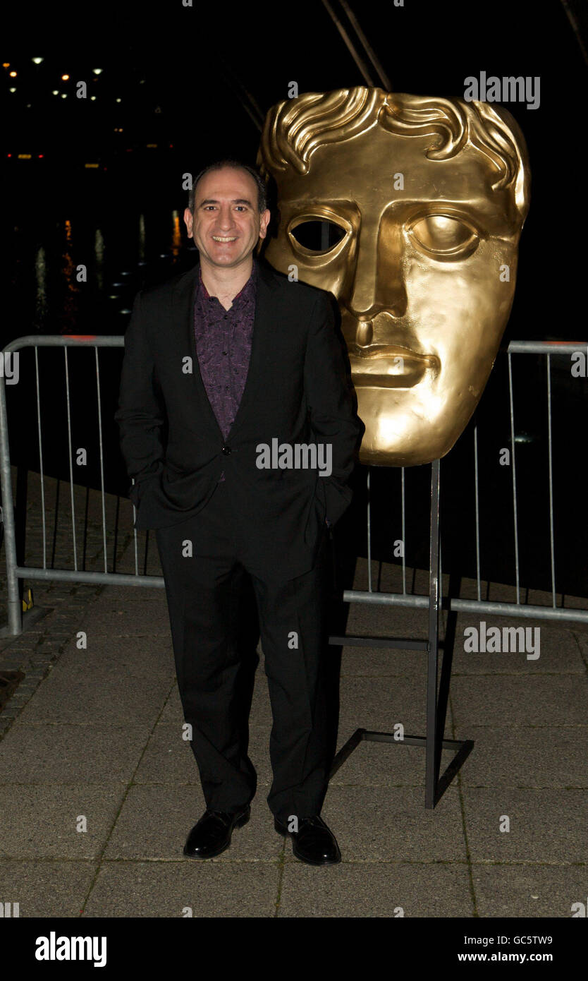 Armando Iannucci arriva al BAFTA Scotland Awards 2009 al Glasgow Science Center. Foto Stock