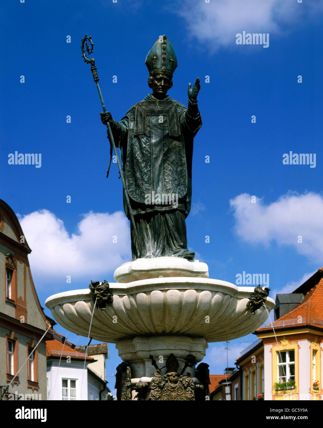 Belle arti, l'arte religiosa, santi, San Willibald von Eichstaett (circa 700 - 7.7.787), la statua in bronzo, market-place Eichstaett, Foto Stock