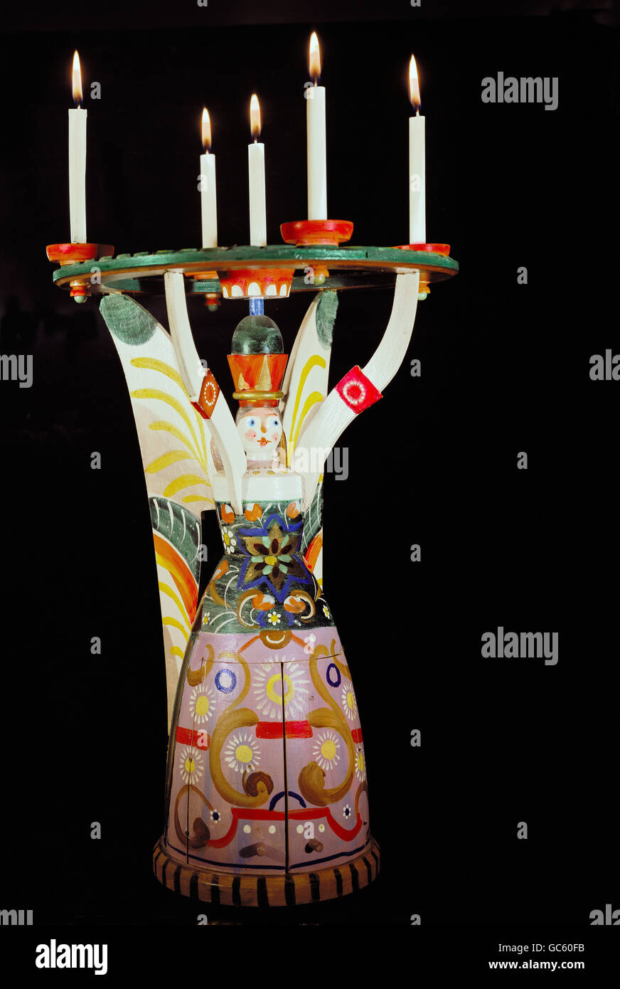 Belle arti, artigianato, legno, Angelo come candeliere e santuario di Michael Roehrl, Alta Baviera, circa 1920/1930, Heimatmuseum Berchtesgaden, Foto Stock